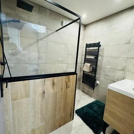 Neuf Calme, Centre Village, Vue Chateau Apartman Murol