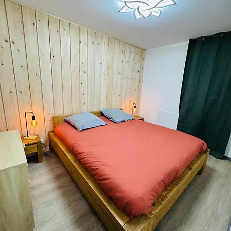 Neuf Calme, Centre Village, Vue Chateau Apartman Murol